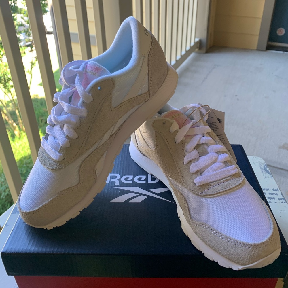 COPY - NWOB New Women REEBOK Classic Nylon White Running Shoes 6.5 US